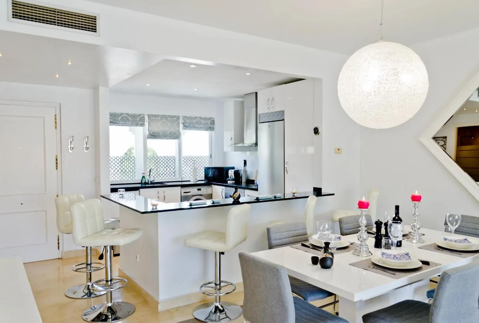 1408 - Luxury Two Bed Penthouse In El Presidente Apartment Estepona